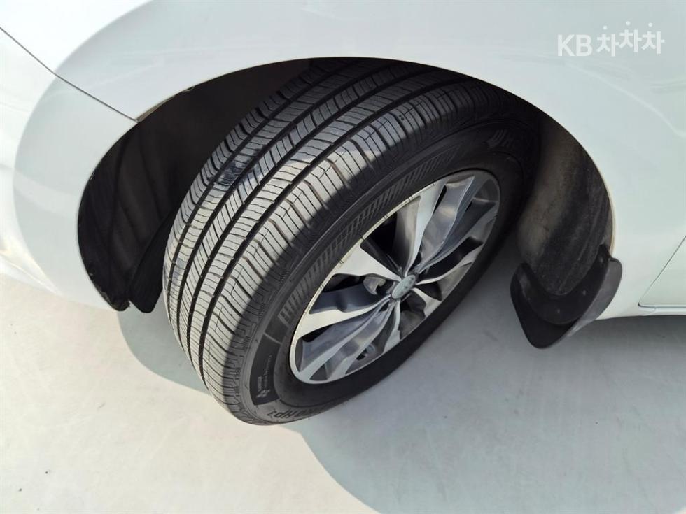 Kia Carnival — miniaturë 5