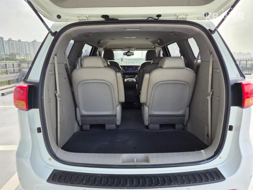 Kia Carnival — miniaturë 7