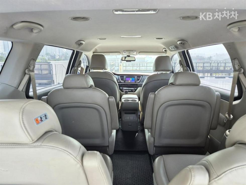 Kia Carnival — miniaturë 8