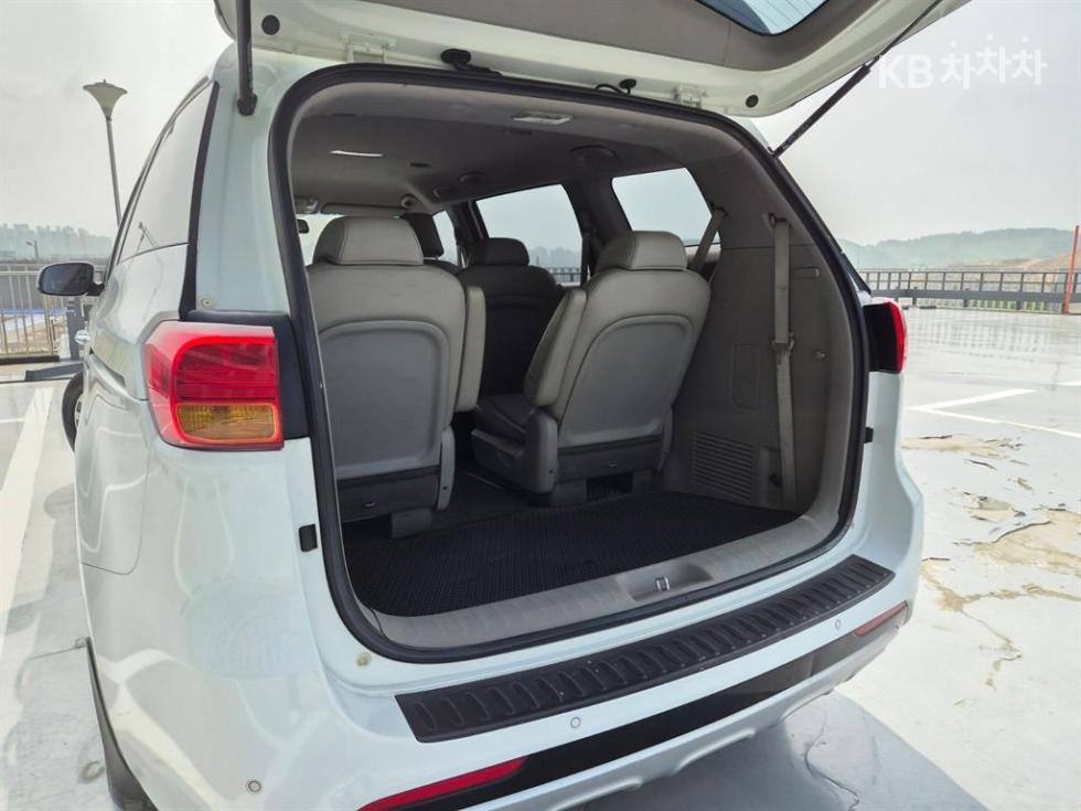 Kia Carnival — miniaturë 9