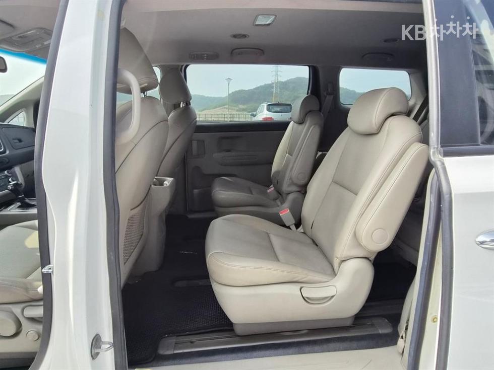 Kia Carnival — miniaturë 11