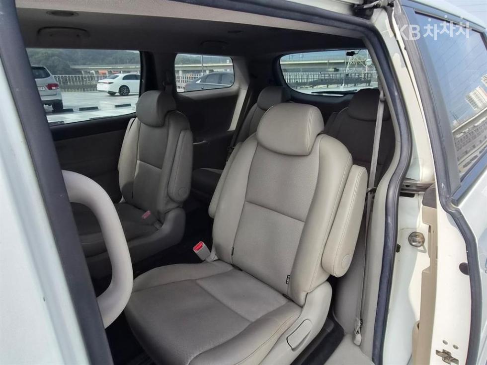 Kia Carnival — miniaturë 12