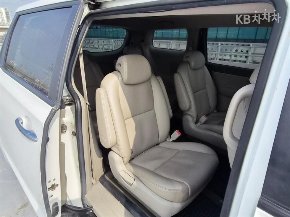 Kia Carnival — miniaturë 13