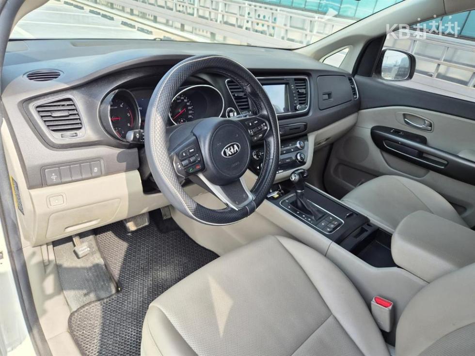 Kia Carnival — miniaturë 14