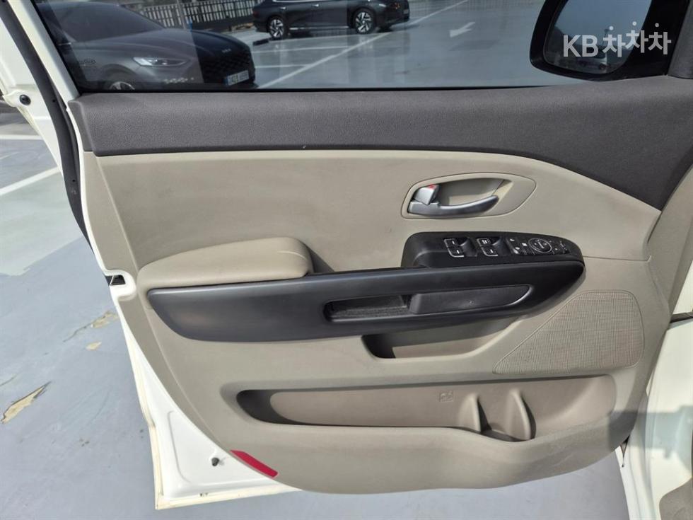 Kia Carnival — miniaturë 15