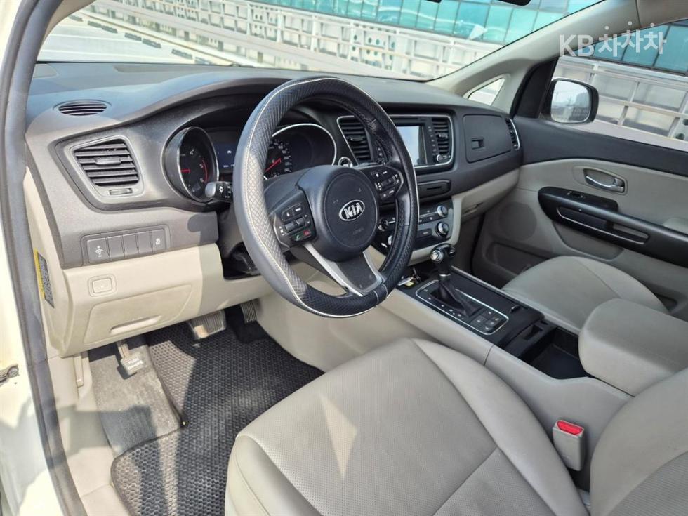 Kia Carnival — miniaturë 16