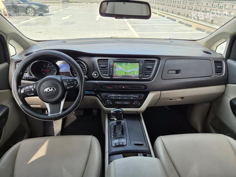 Kia Carnival — miniaturë 17