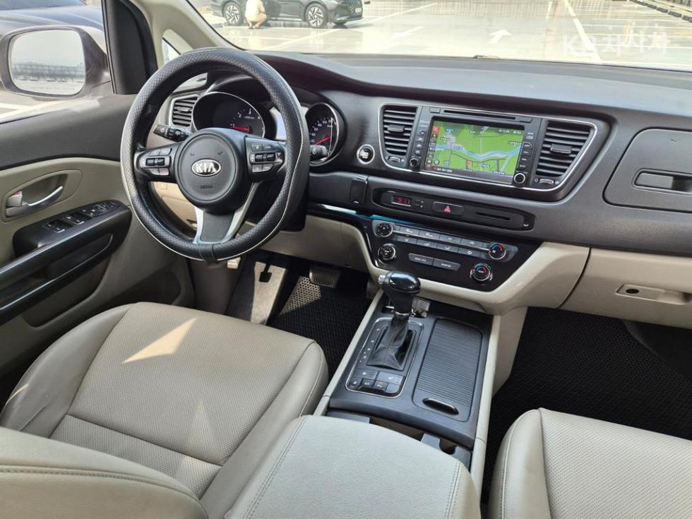 Kia Carnival — miniaturë 18