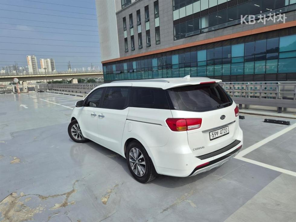 Kia Carnival — miniaturë 20