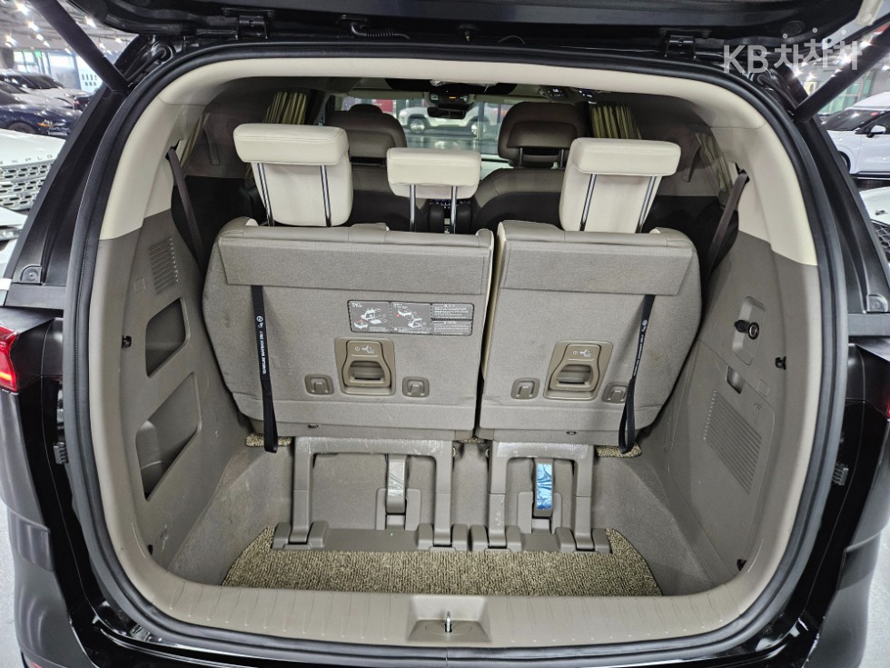 Kia Carnival — miniaturë 18