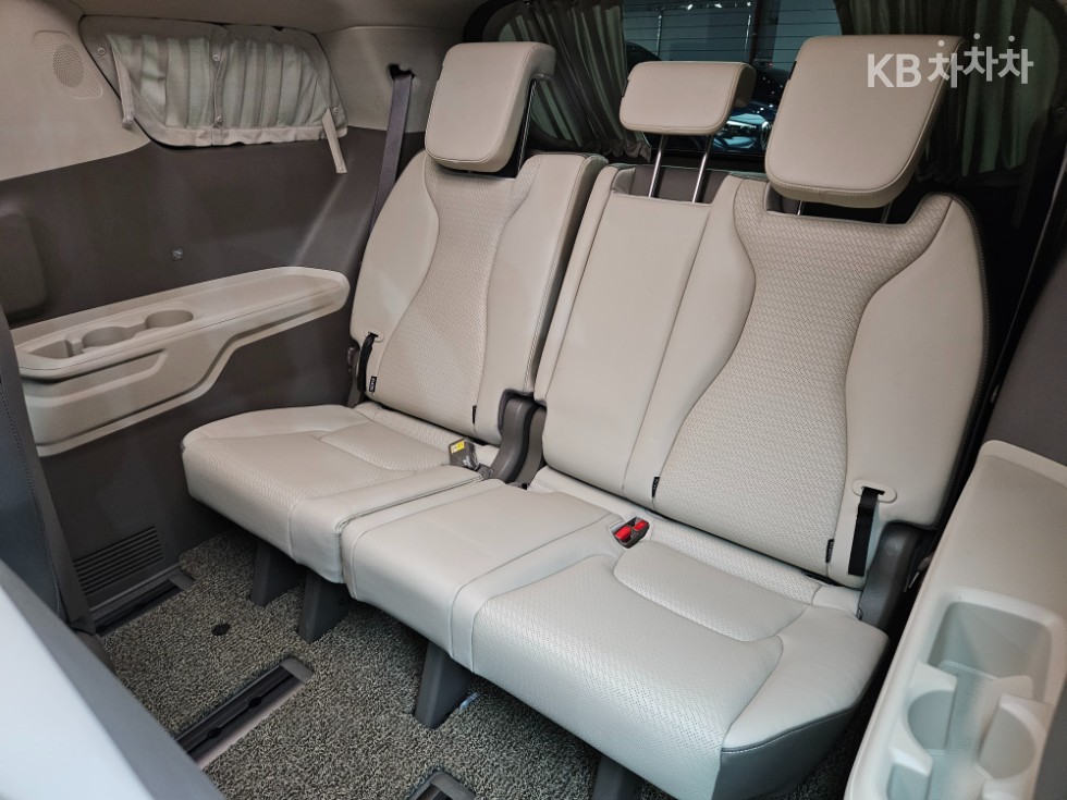 Kia Carnival — miniaturë 17