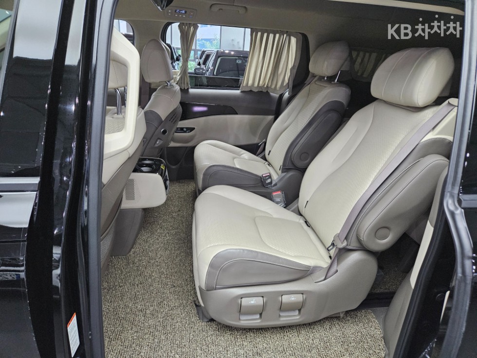 Kia Carnival — miniaturë 6