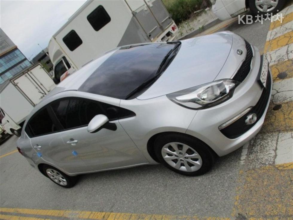 Kia Pride — miniaturë 3