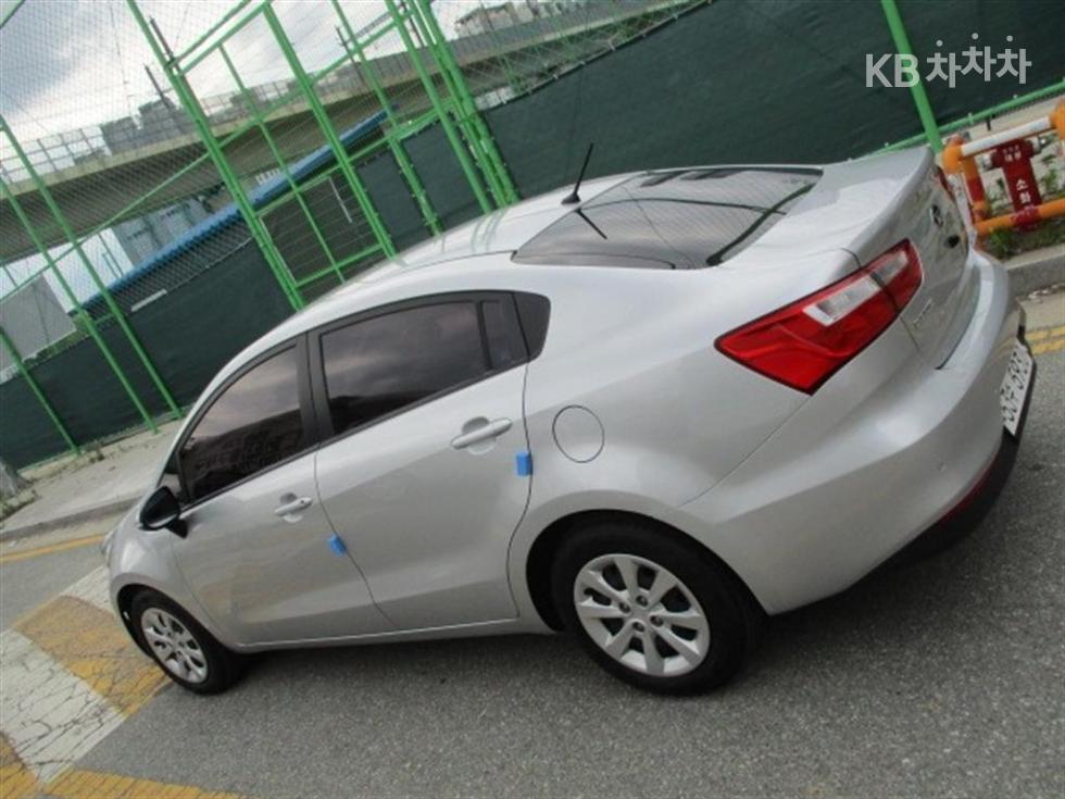 Kia Pride — miniaturë 6