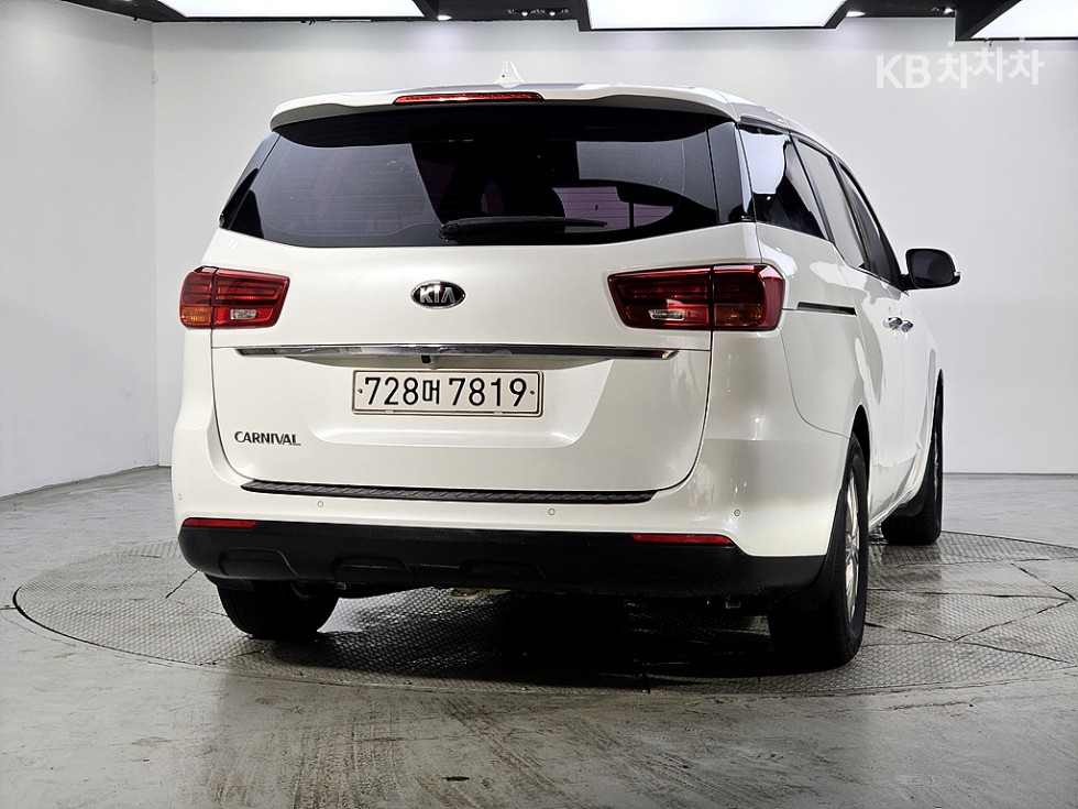 Kia Carnival — miniaturë 3