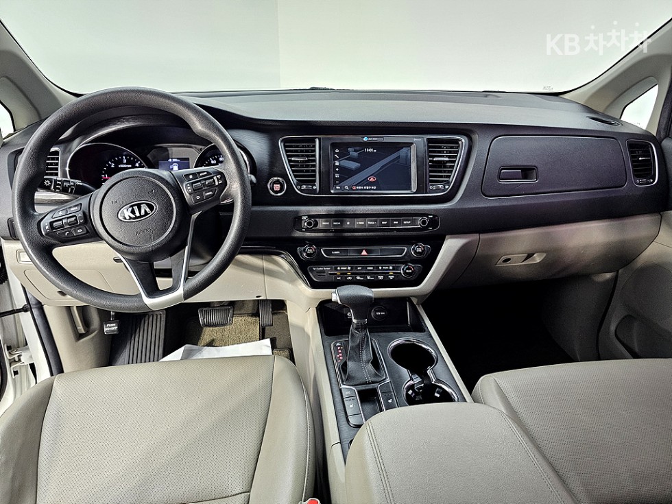 Kia Carnival — miniaturë 5