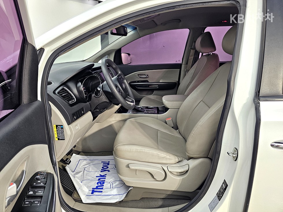 Kia Carnival — miniaturë 8