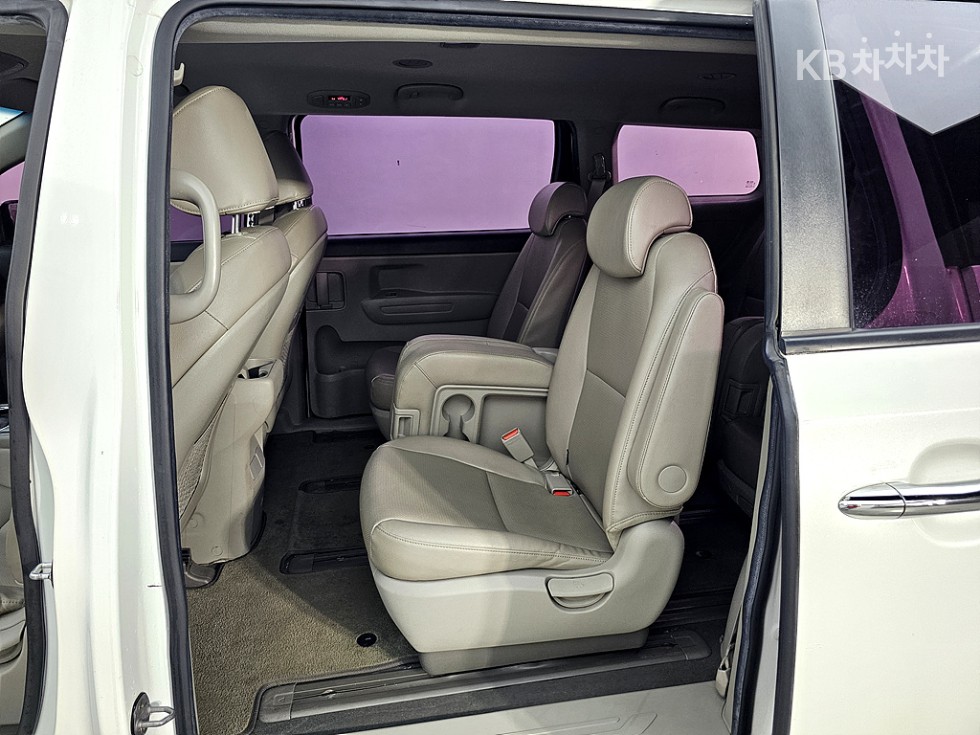 Kia Carnival — miniaturë 9