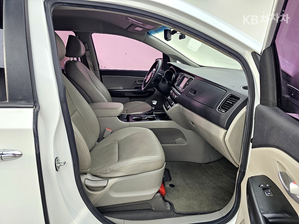 Kia Carnival — miniaturë 11