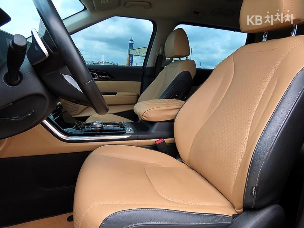 Kia Carnival — miniaturë 5