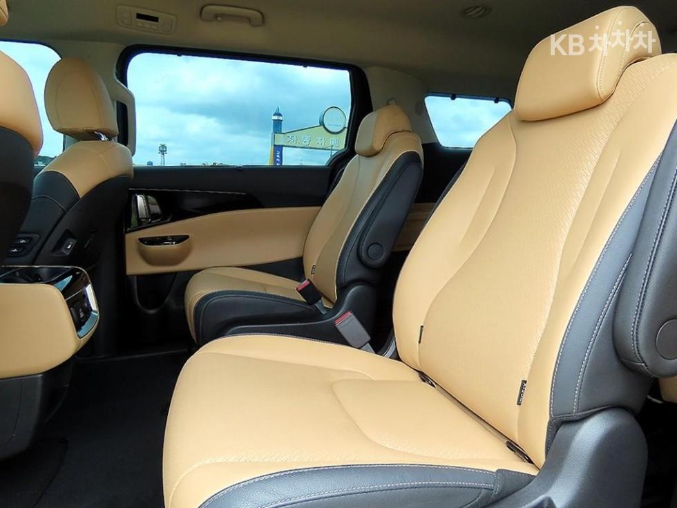 Kia Carnival — miniaturë 6