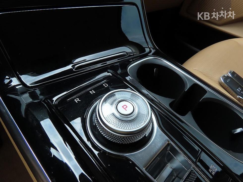 Kia Carnival — miniaturë 11