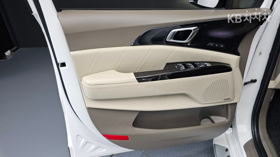 Kia Carnival — miniaturë 13