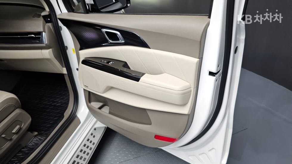 Kia Carnival — miniaturë 14