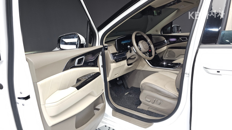 Kia Carnival — miniaturë 15