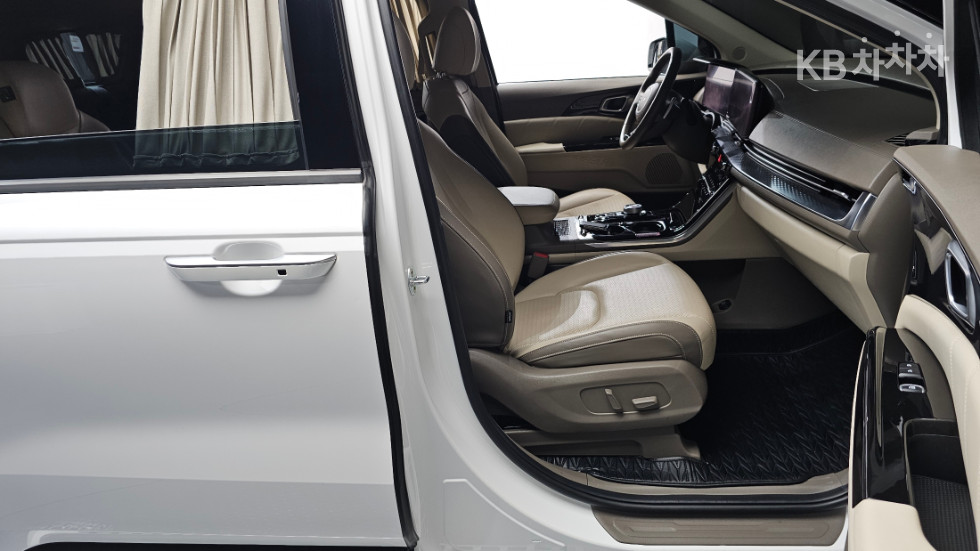 Kia Carnival — miniaturë 16