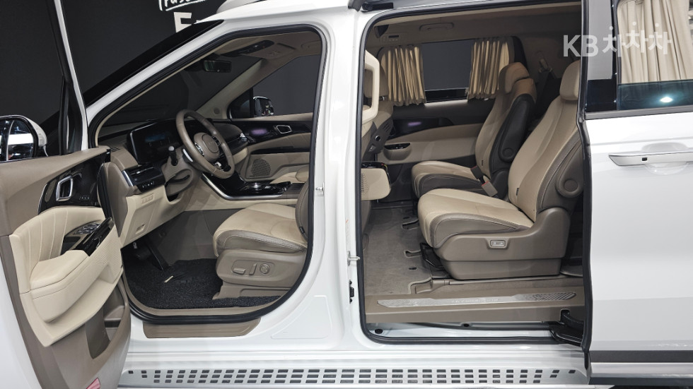 Kia Carnival — miniaturë 17