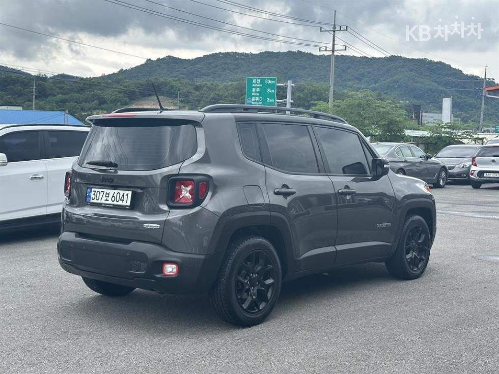 Jeep Renegade — miniaturë 6