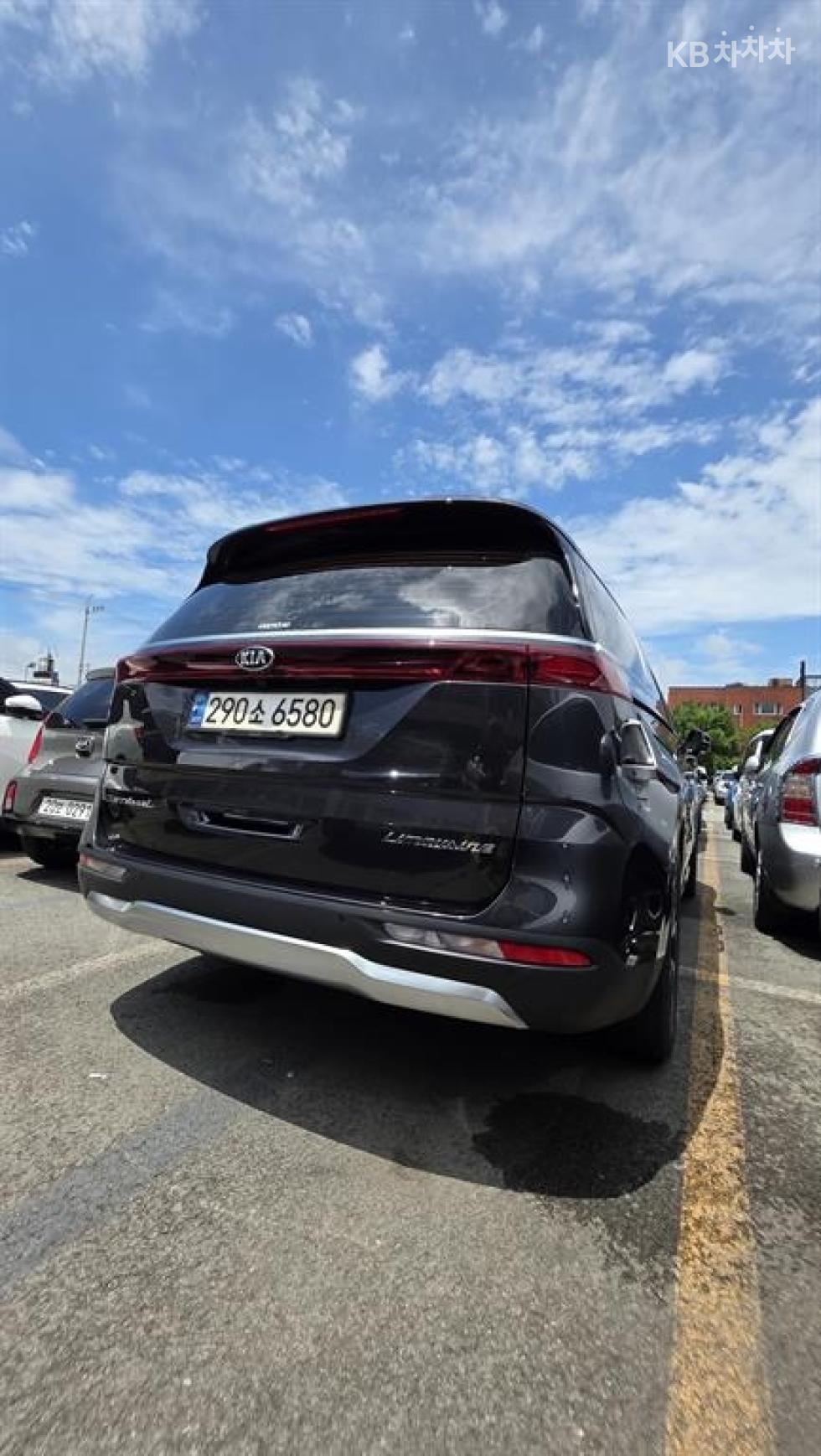 Kia Carnival — miniaturë 3