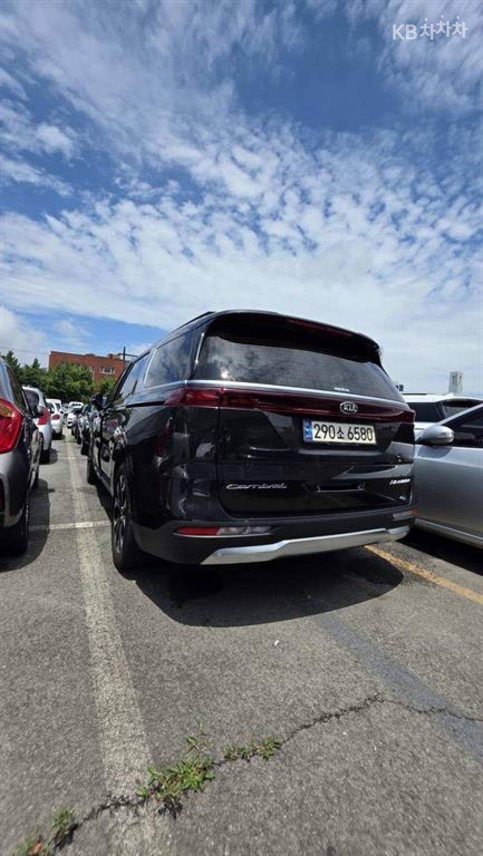 Kia Carnival — miniaturë 4