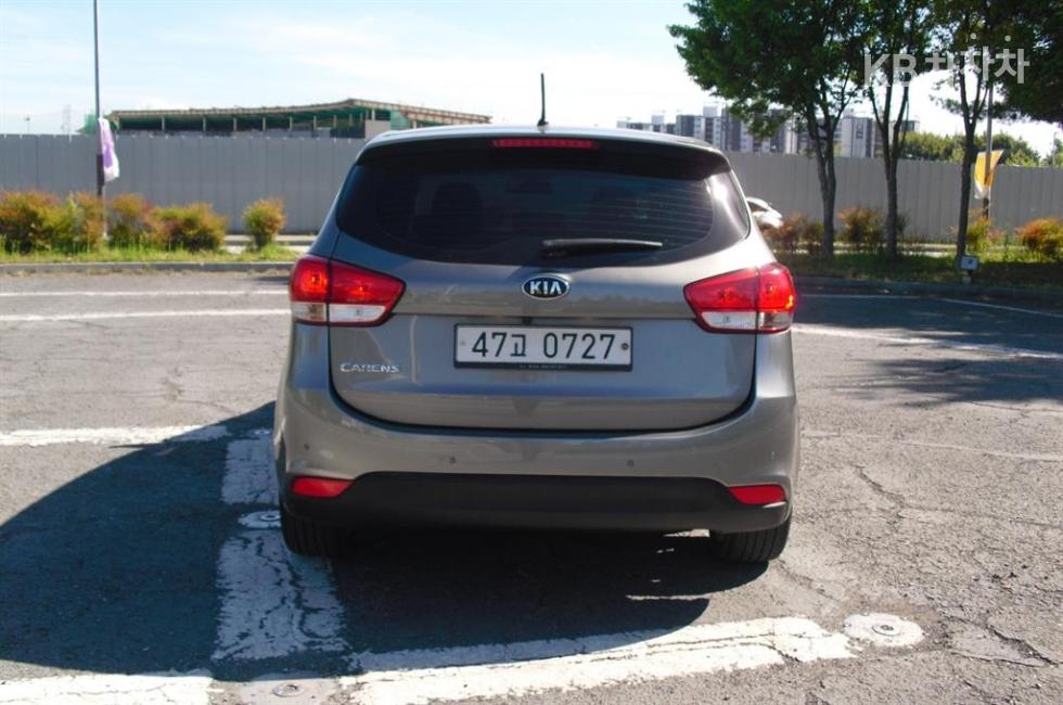 Kia Carens — miniaturë 3