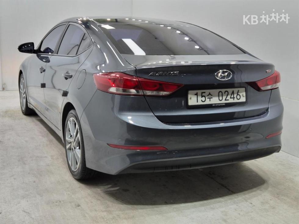 Hyundai Avante — miniaturë 4