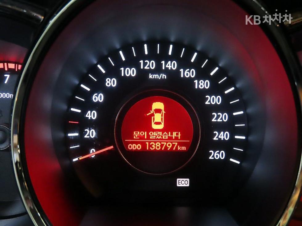 Kia K5 — miniaturë 9