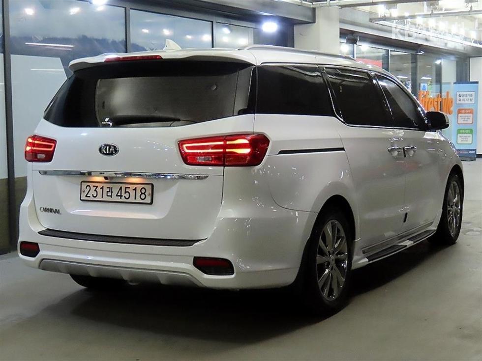 Kia Carnival — miniaturë 4