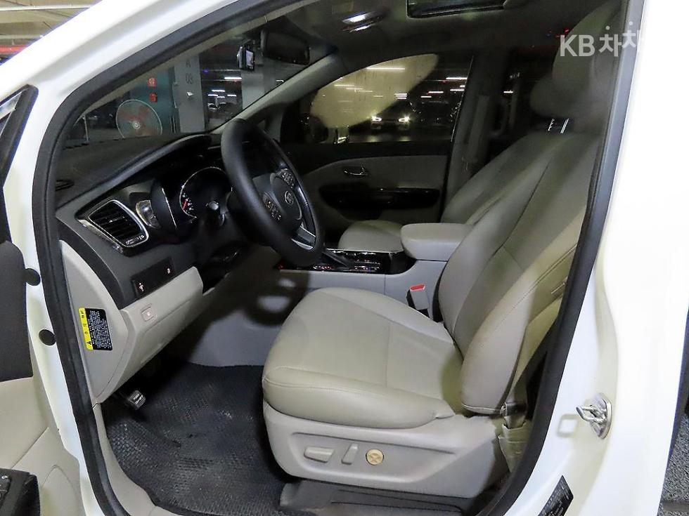 Kia Carnival — miniaturë 6
