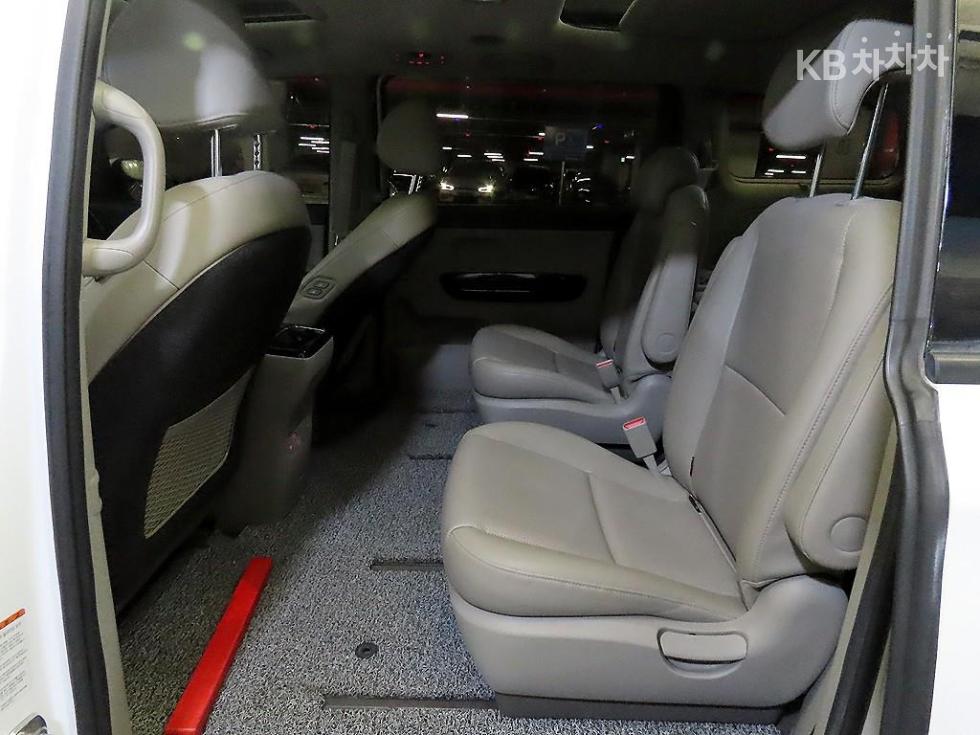 Kia Carnival — miniaturë 7