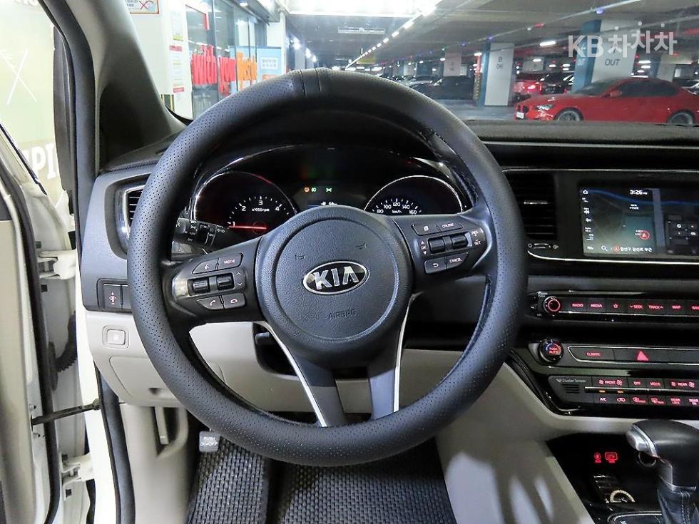 Kia Carnival — miniaturë 8