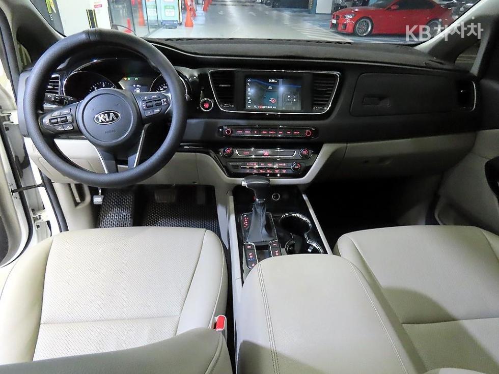 Kia Carnival — miniaturë 10