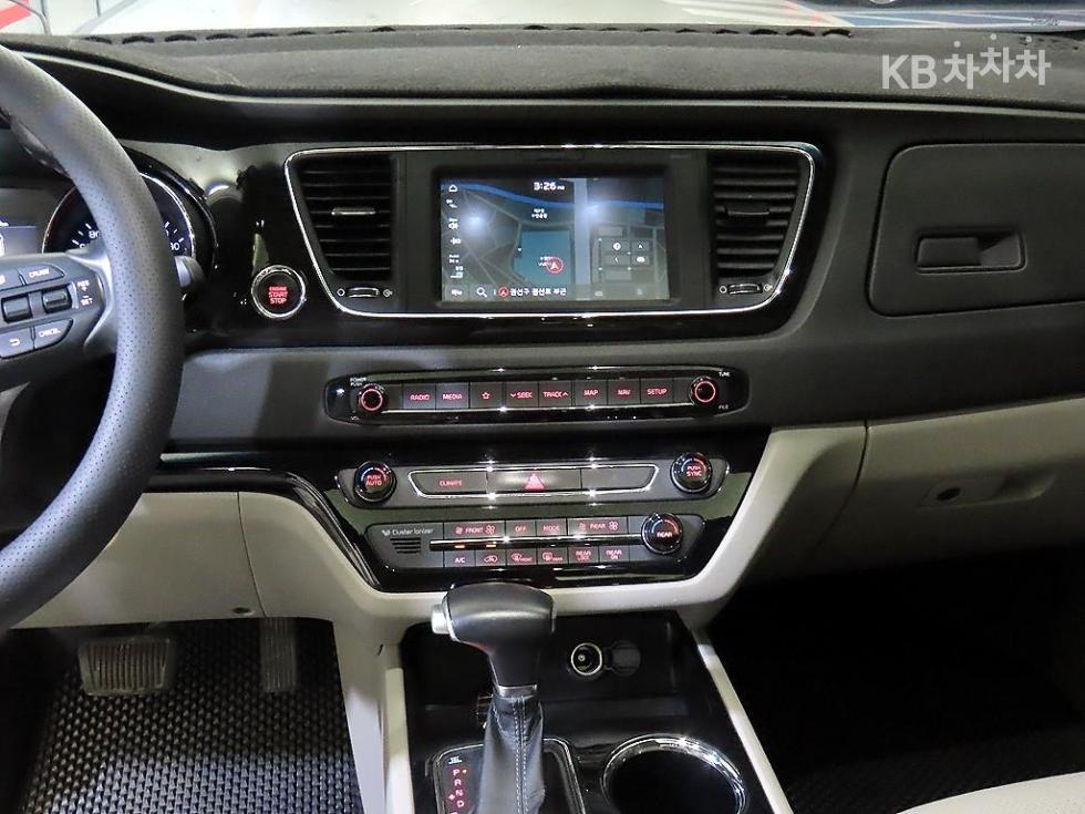 Kia Carnival — miniaturë 11
