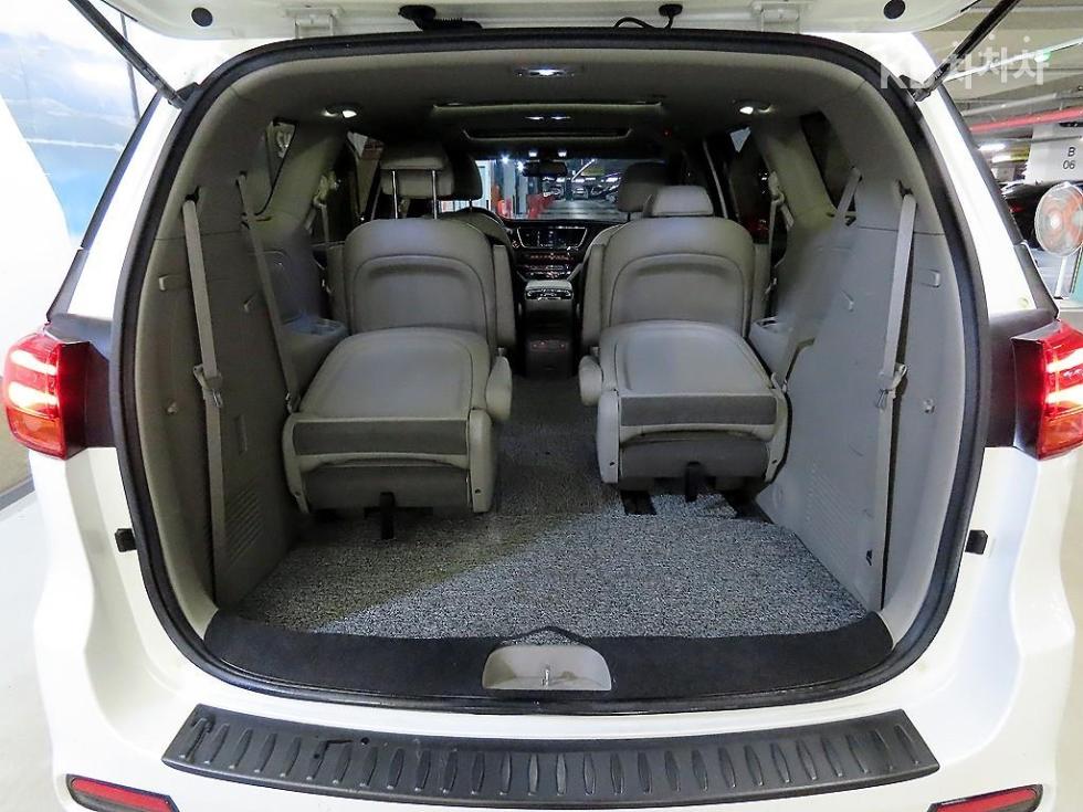 Kia Carnival — miniaturë 17