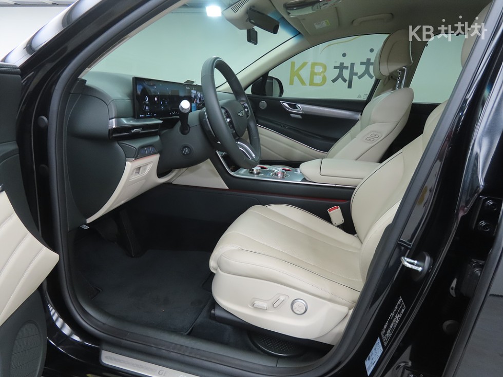 2023 Genesis GV80 photo