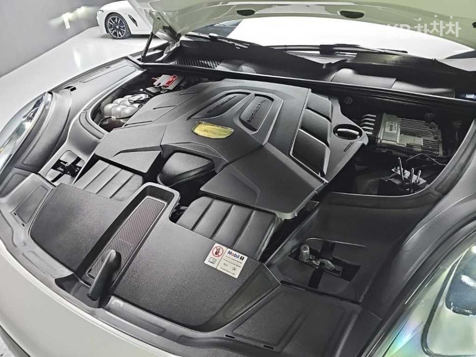 2023 Porsche (9Y0) photo
