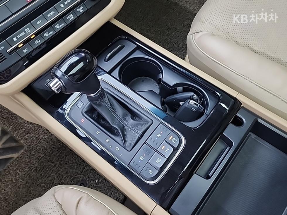 Kia Carnival — miniaturë 8