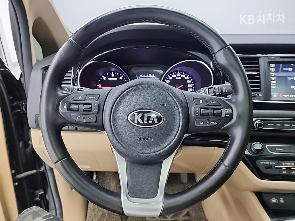 Kia Carnival — miniaturë 9
