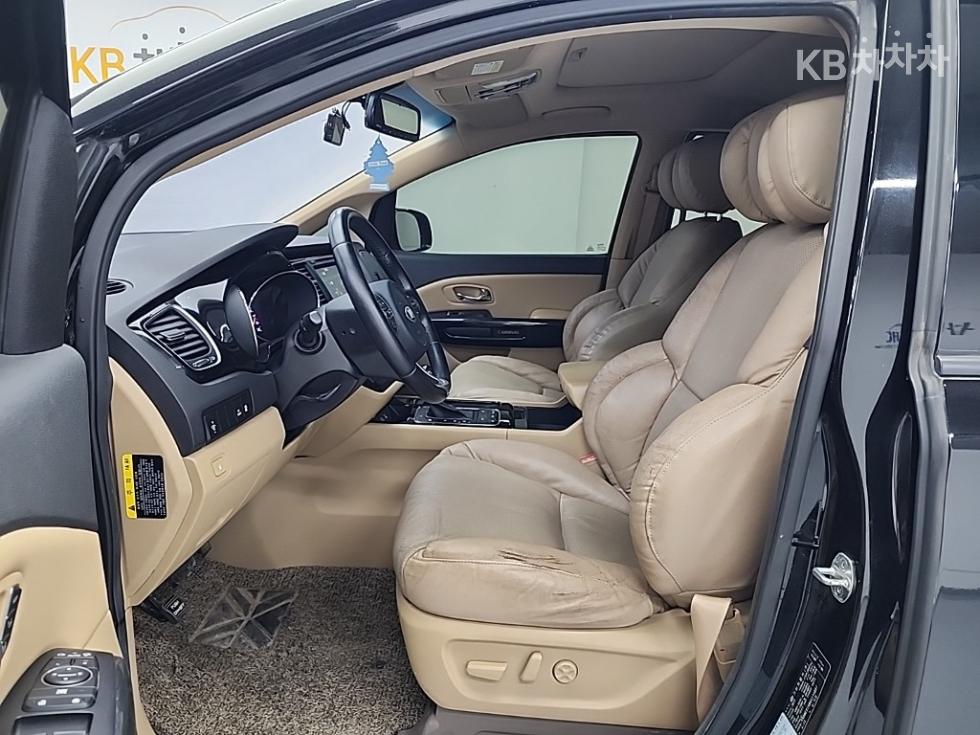 Kia Carnival — miniaturë 11