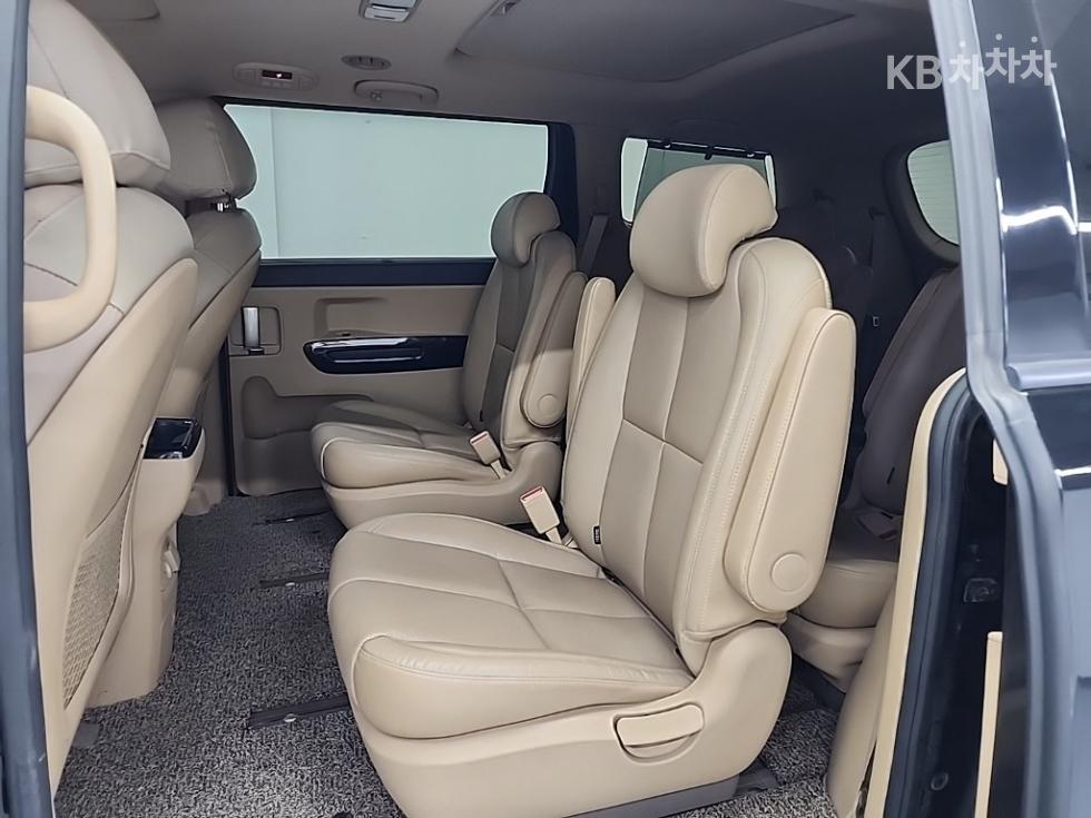 Kia Carnival — miniaturë 12
